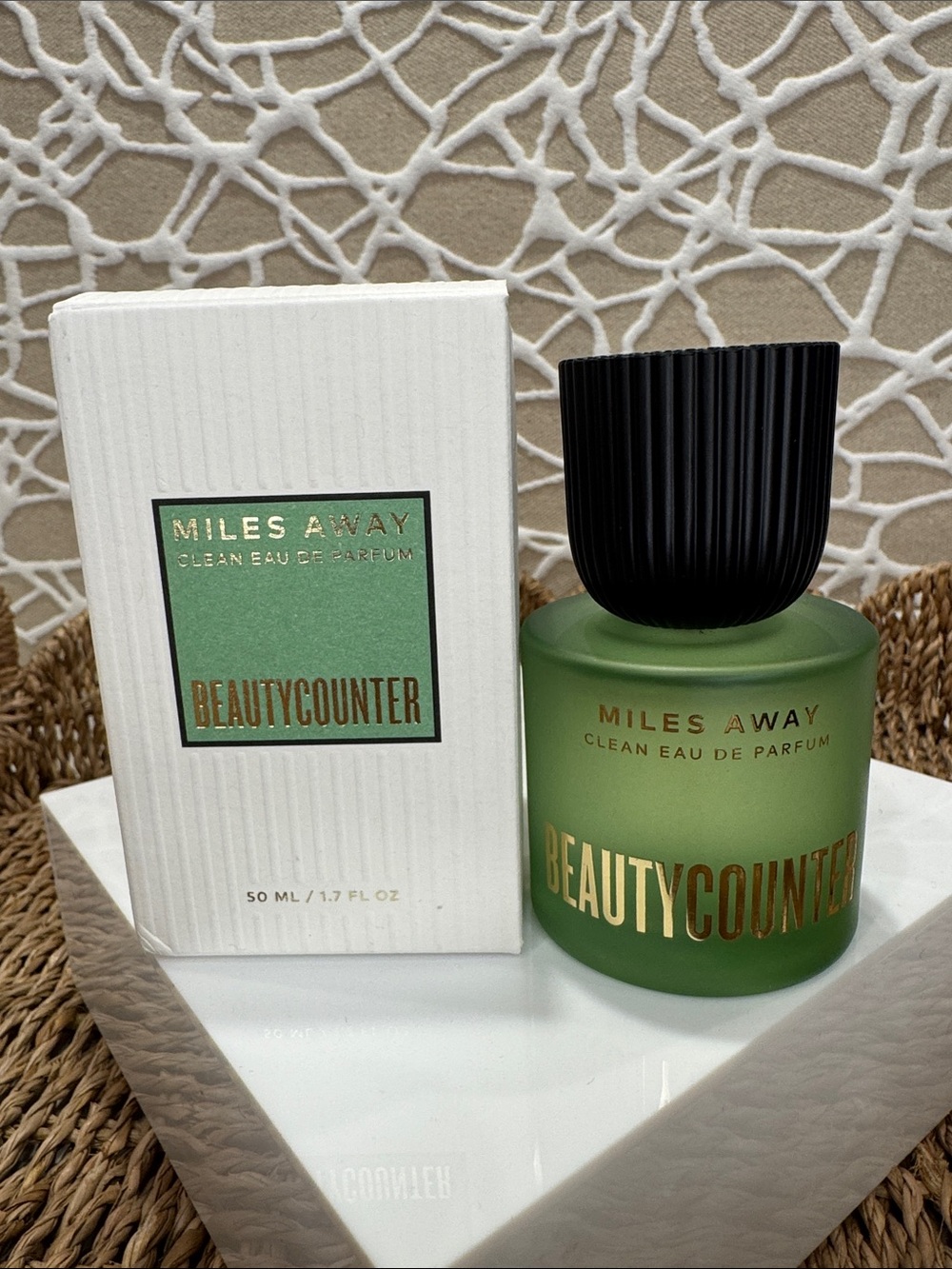 Beautycounter Miles Away Eau de Parfum - Frosted Green & Black